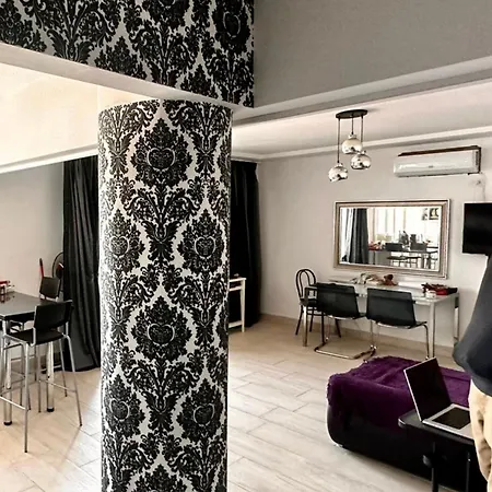 Grand Unirii Apartment, Old Center, 88 Sqm, Quiet View, One Minute Away Parking Space Apartamento