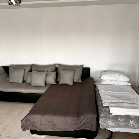 Grand Unirii Apartment, Old Center, 88 Sqm, Quiet View, One Minute Away Parking Space Apartamento Bucarest