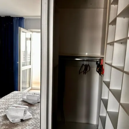 Grand Unirii Apartment, Old Center, 88 Sqm, Quiet View, One Minute Away Parking Space Bucarest