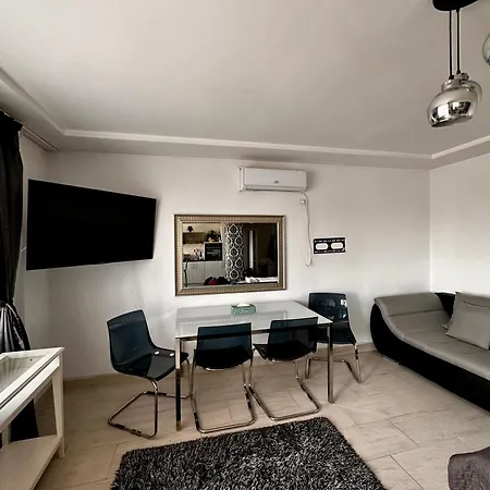 Grand Unirii Apartment, Old Center, 88 Sqm, Quiet View, One Minute Away Parking Space Apartamento