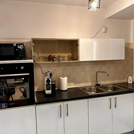 Grand Unirii Apartment, Old Center, 88 Sqm, Quiet View, One Minute Away Parking Space Apartamento