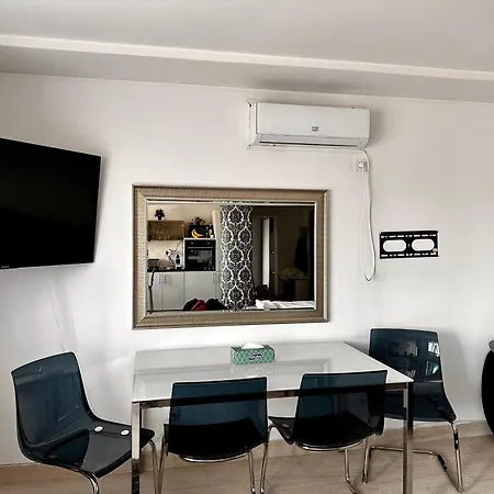 Grand Unirii Apartment, Old Center, 88 Sqm, Quiet View, One Minute Away Parking Space *