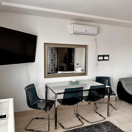 Grand Unirii Apartment, Old Center, 88 Sqm, Quiet View, One Minute Away Parking Space *