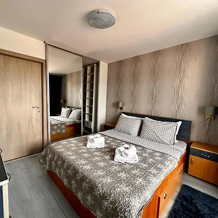 Grand Unirii Apartment, Old Center, 88 Sqm, Quiet View, One Minute Away Parking Space Apartamento Bucarest