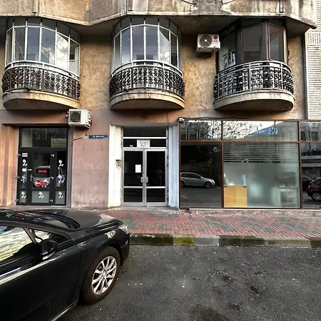 Grand Unirii Apartment, Old Center, 88 Sqm, Quiet View, One Minute Away Parking Space Apartamento Bucarest