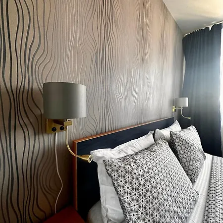Apartamento Grand Unirii Apartment, Old Center, 88 Sqm, Quiet View, One Minute Away Parking Space Bucarest
