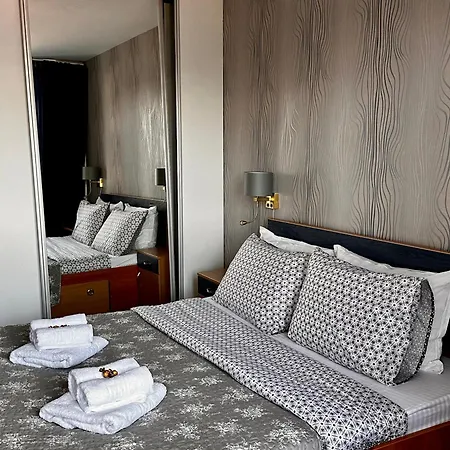 Grand Unirii Apartment, Old Center, 88 Sqm, Quiet View, One Minute Away Parking Space Apartamento