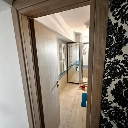 Grand Unirii Apartment, Old Center, 88 Sqm, Quiet View, One Minute Away Parking Space Apartamento *
